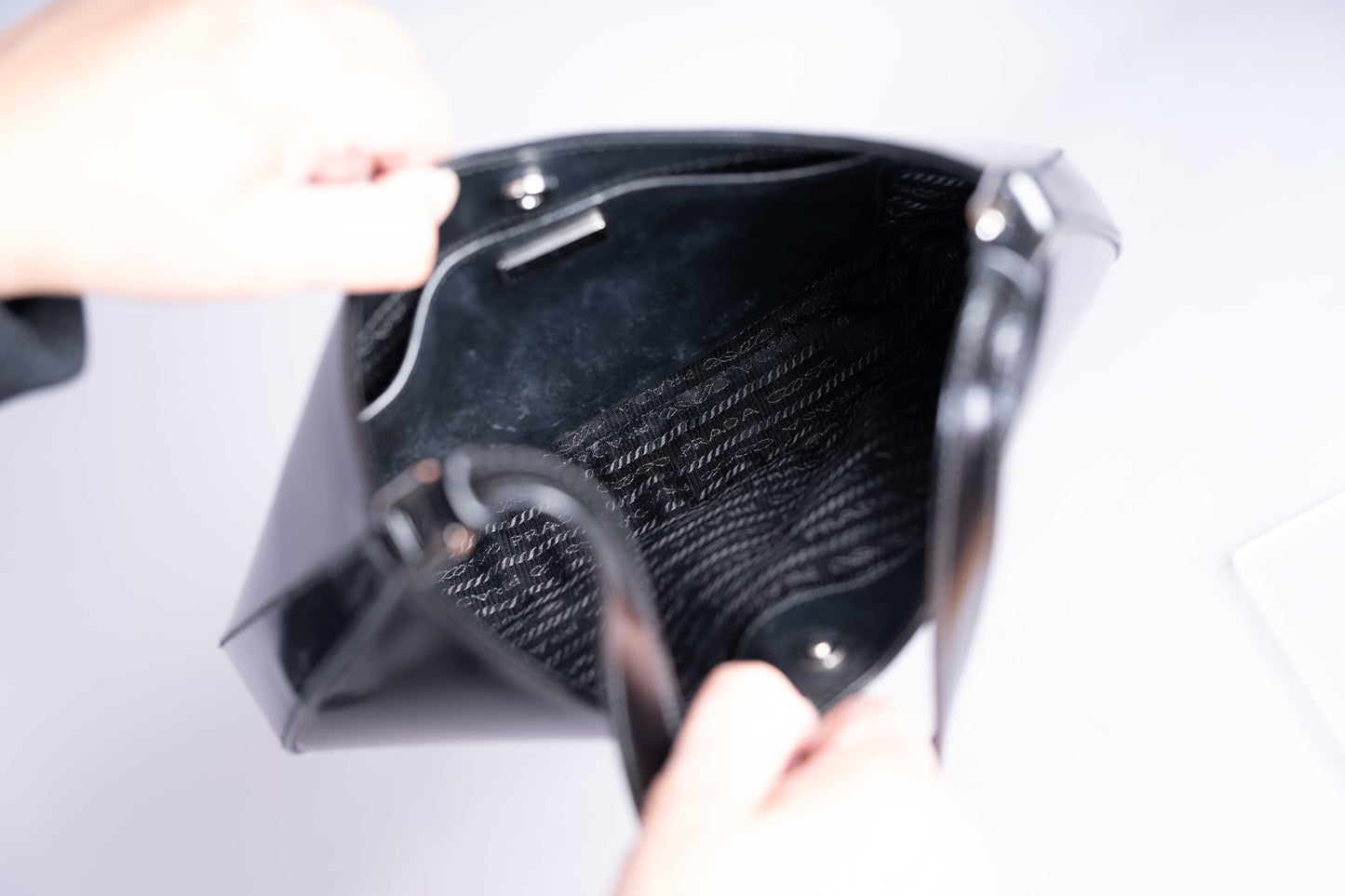 Pre-Owned Prada Leather Shoulder Bag