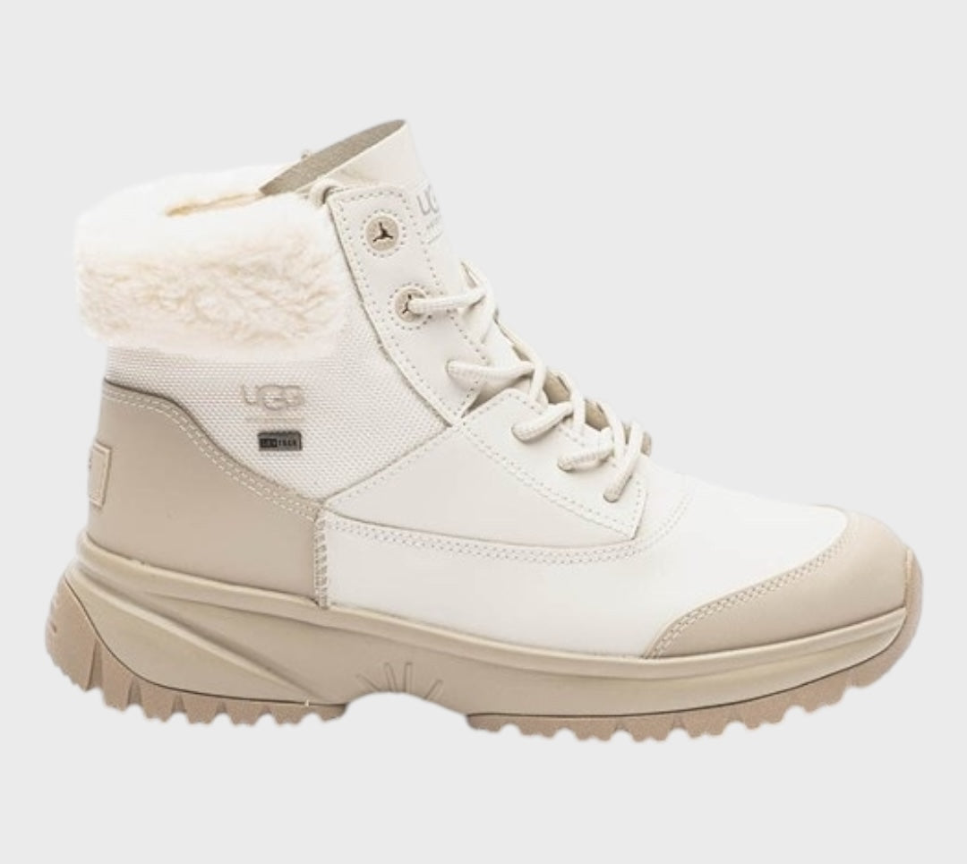 Womens UGG
Yose Fluff V2 Boot - White Pine size 9