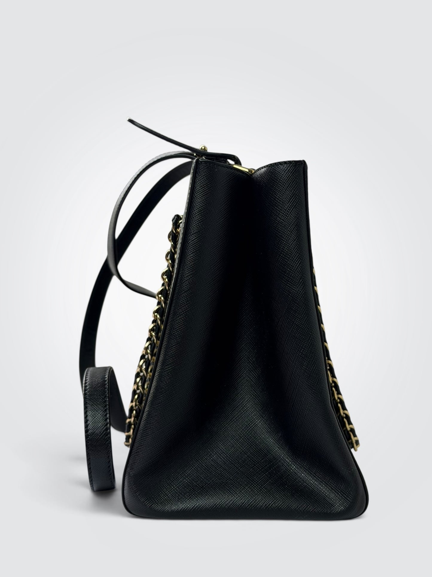 Pre-Owned Black Ferragamo Vara Chain-Link Mini Bag – Vara Bow Detail and Shoulder Strap