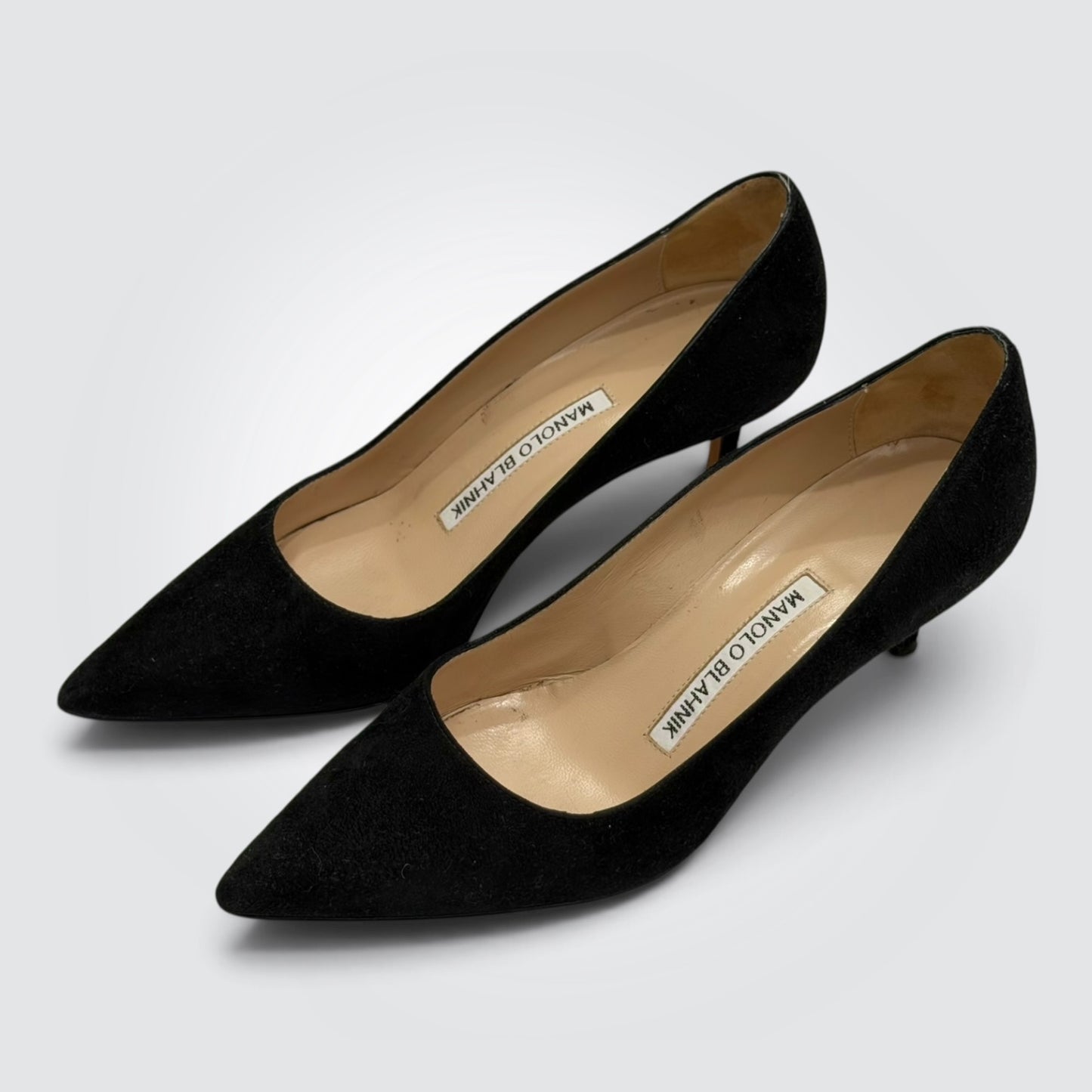 Pre-owned Manolo Blahnik BB black suede kitten heel pumps