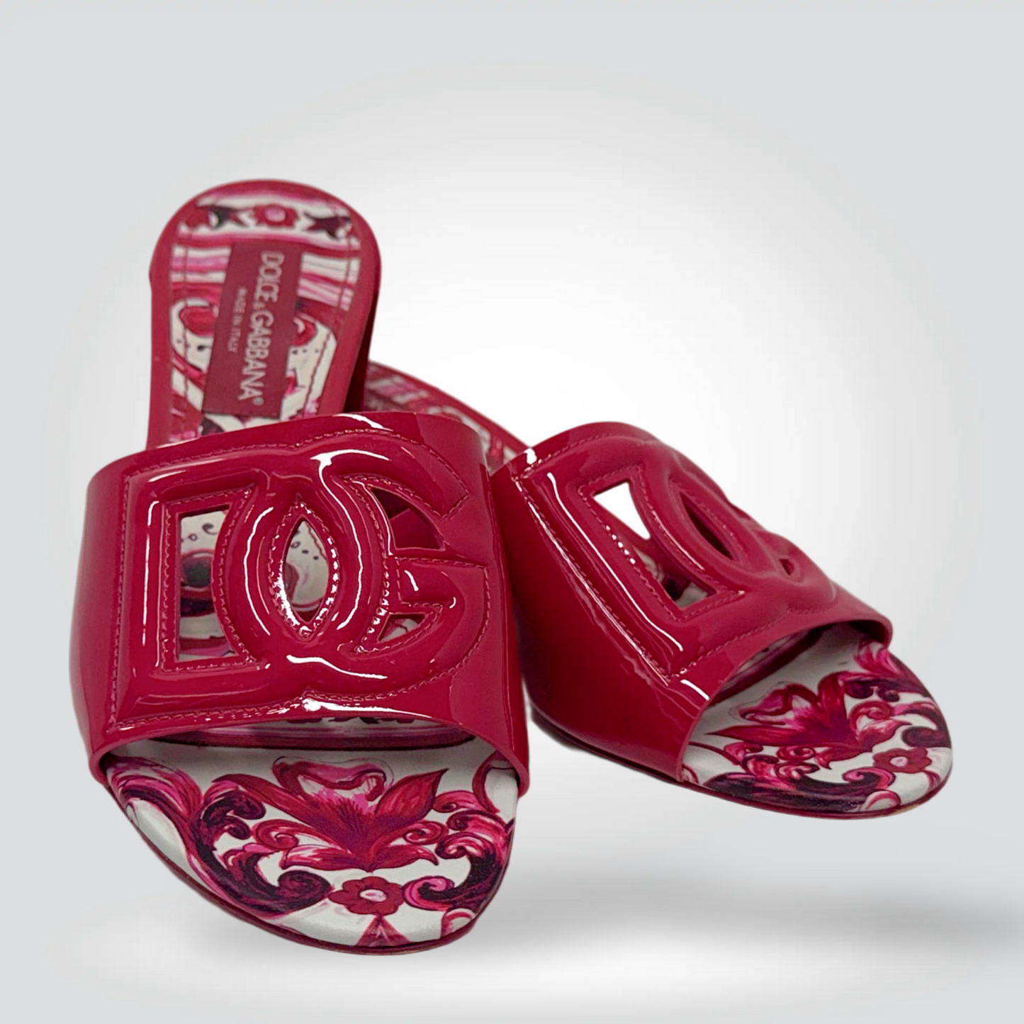 Dolce & Gabbana DG Logo Patent Leather Slides Red Majolica Floral Footbed — Size 40— Very Good| Style Reissue Vancouver