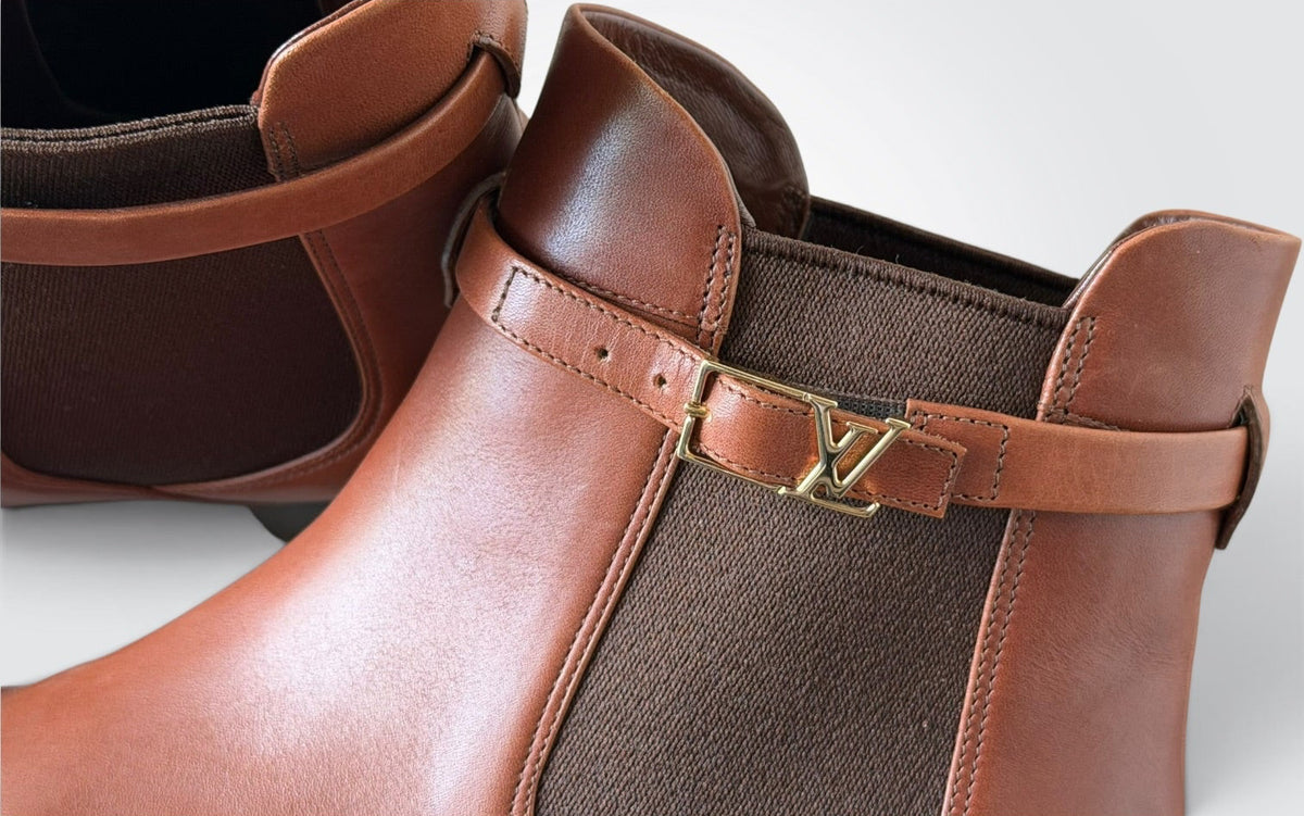 Pre-Owned Louis Vuitton Brown Leather Chelsea Boots with LV Buckle