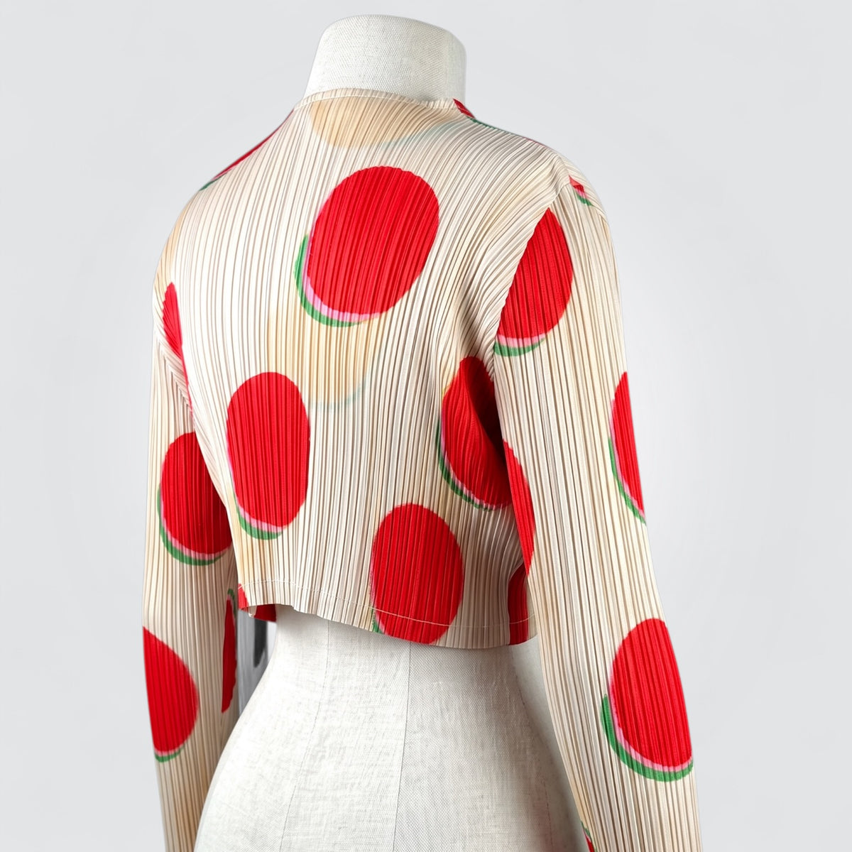 Pre-Owned Pleats Please Issey Miyake Printed Crop Top in Cream & Red