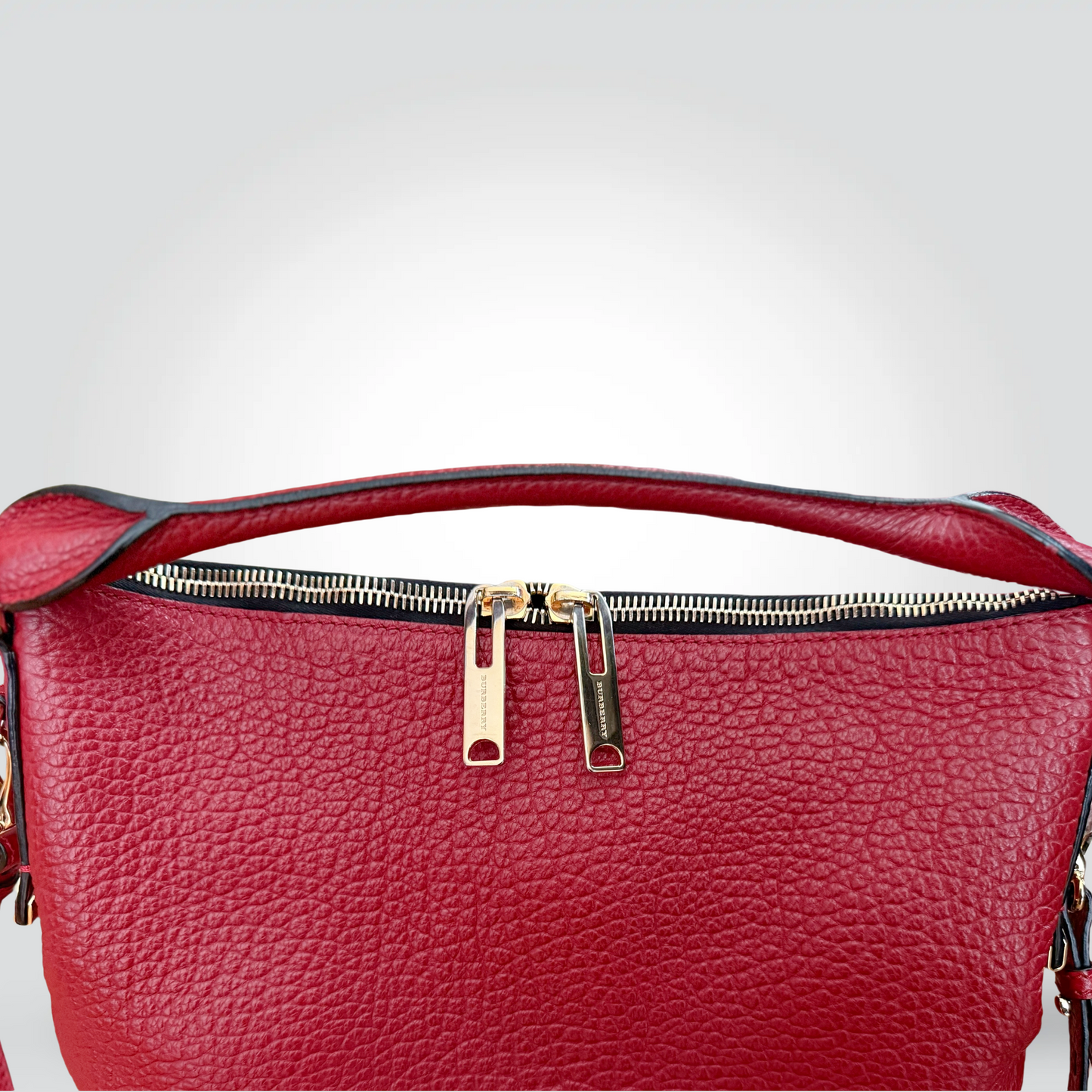 Pre-Owned Burberry Red Herbury Heritage Grained Leather Hobo  Very Good — Gold Hardware