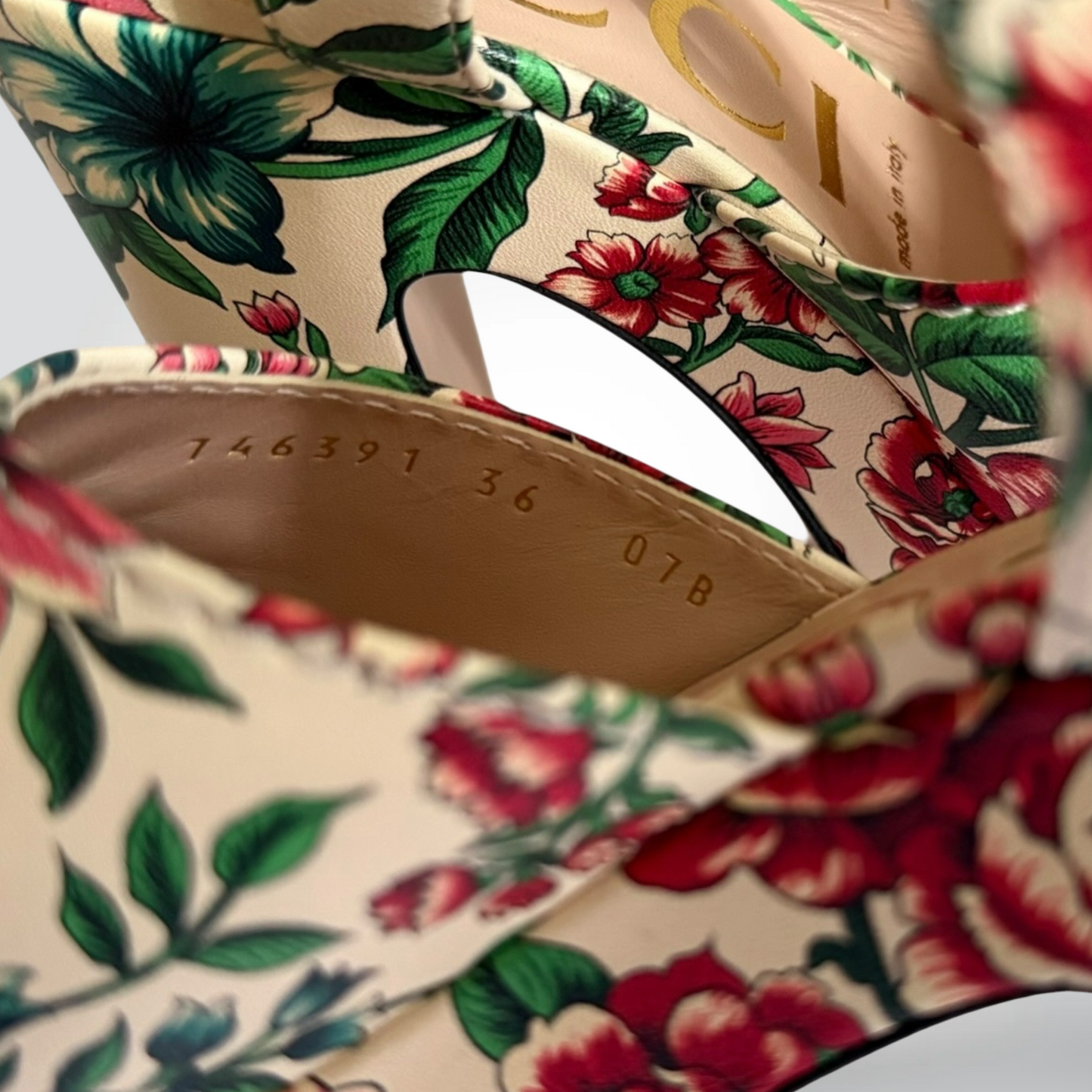 Pre-Owned Gucci Flora Cream Floral Brocade Horsebit Platform Sandal Ankle Strap Gold Hardware 4" — Size 36.5 — Pristine | Style Reissue Vancouver