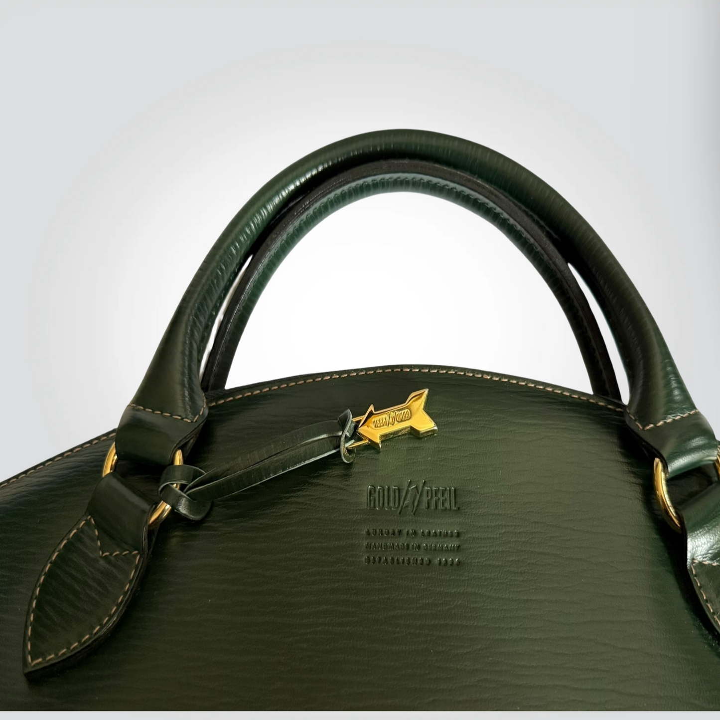 Pre-Owned Gold Pfeil dark forest grGreen leather structured top handle tote bag gold hardware arrow charm — Style Reissue Vancouver