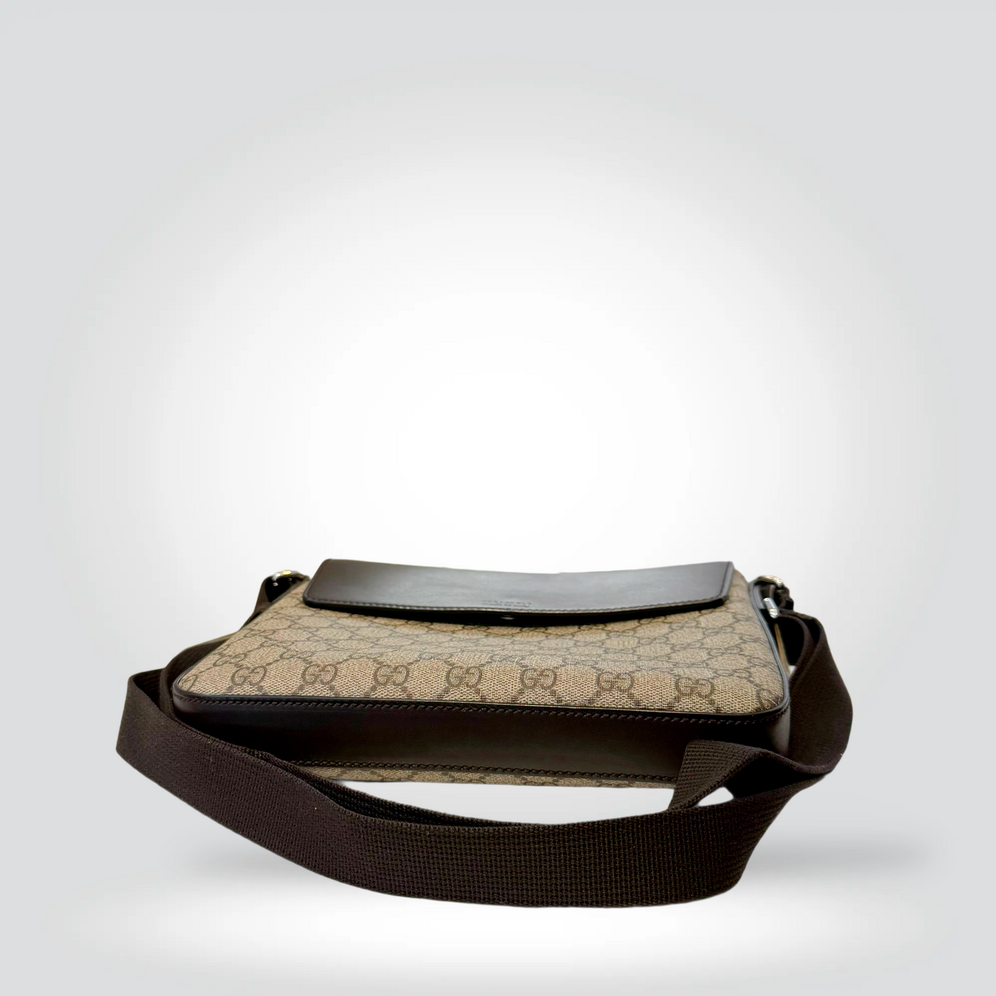 Pre-Owned Gucci GG Supreme Canvas Dark Brown Leather Flap Messenger Crossbody Bag — Very  Good  | Style Reissue Vancouver