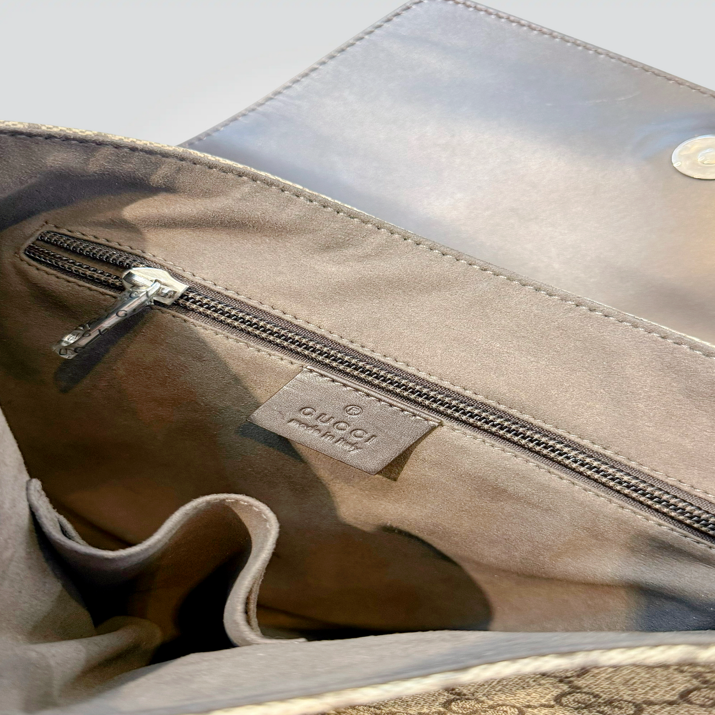 Pre-Owned Gucci GG Supreme Canvas Dark Brown Leather Flap Messenger Crossbody Bag — Very  Good  | Style Reissue Vancouver