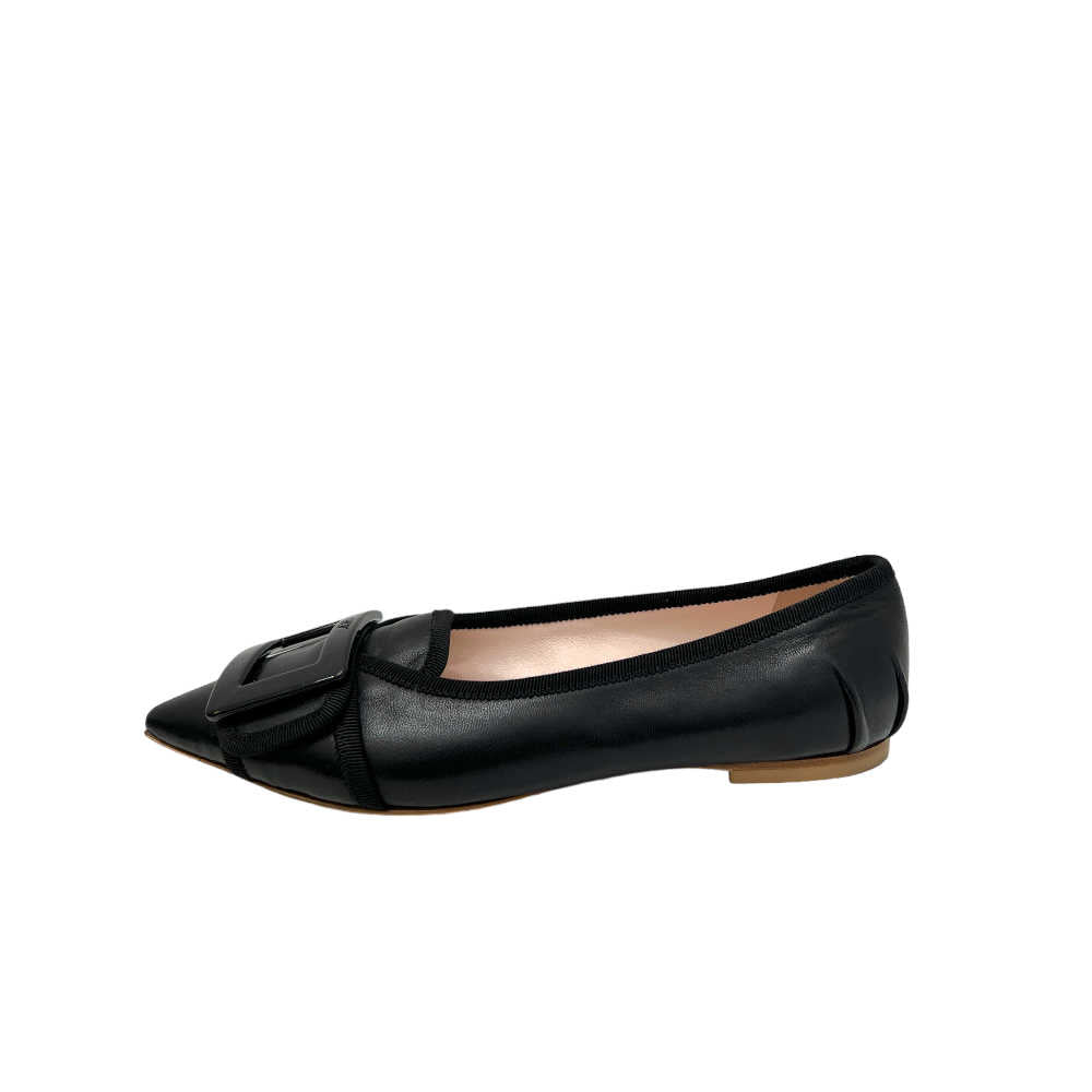 Pair of Roger Vivier Gommetine Buckle Flats: Classic black leather flats with signature buckle detail on the toe, perfect for versatile and stylish everyday wear.