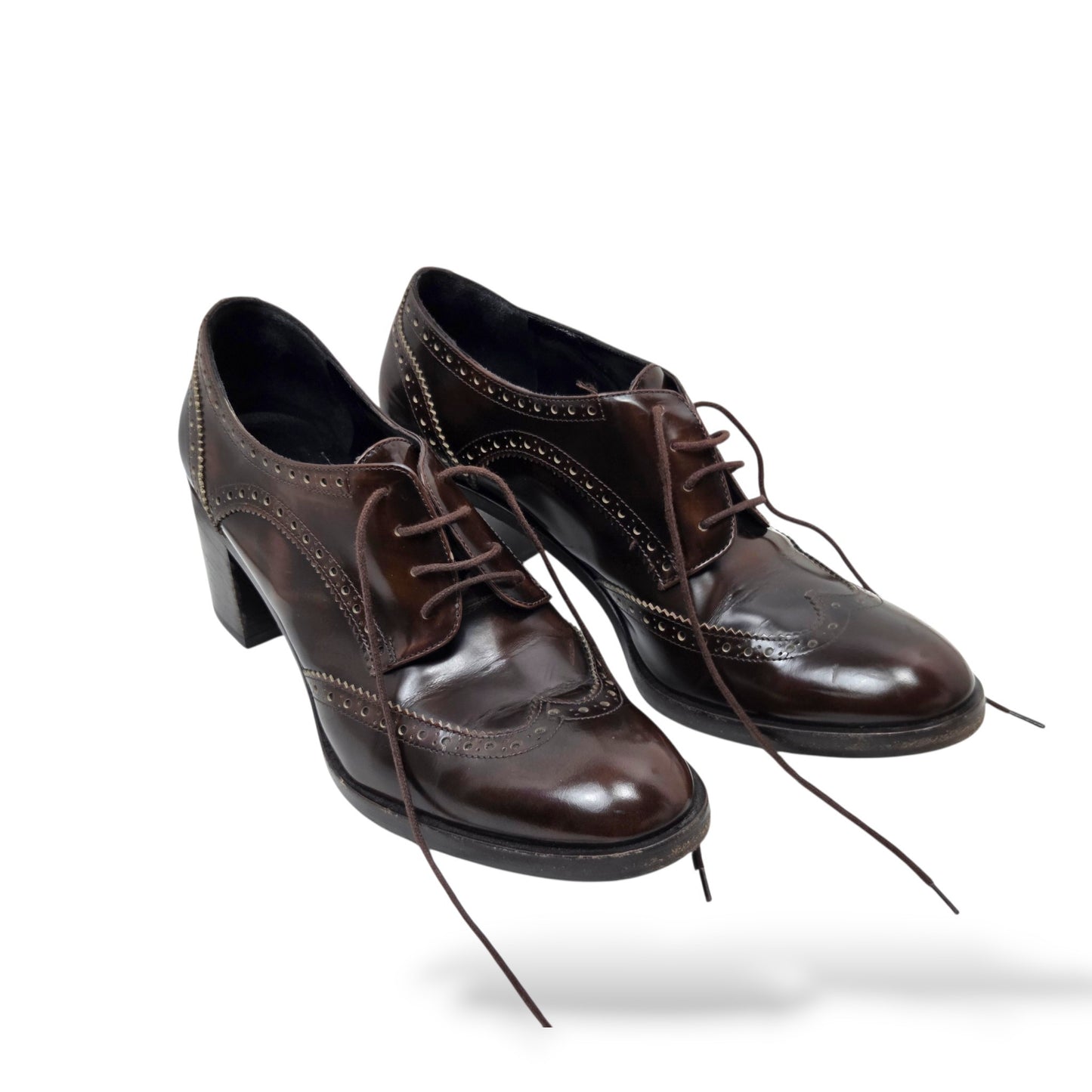 Pre-owned Fratelli Rossetti dark brown leather heeled wingtip brogue Oxford shoes with lace-up closure and stud detailing, size 39 — available at Style Reissue Vancouver