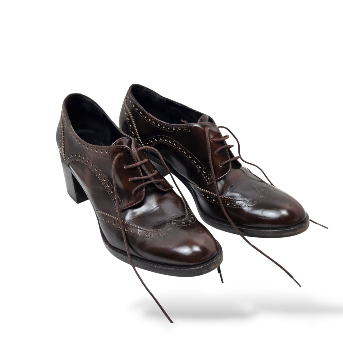 Pre-owned Fratelli Rossetti dark brown leather heeled wingtip brogue Oxford shoes with lace-up closure and stud detailing, size 39 — available at Style Reissue Vancouver