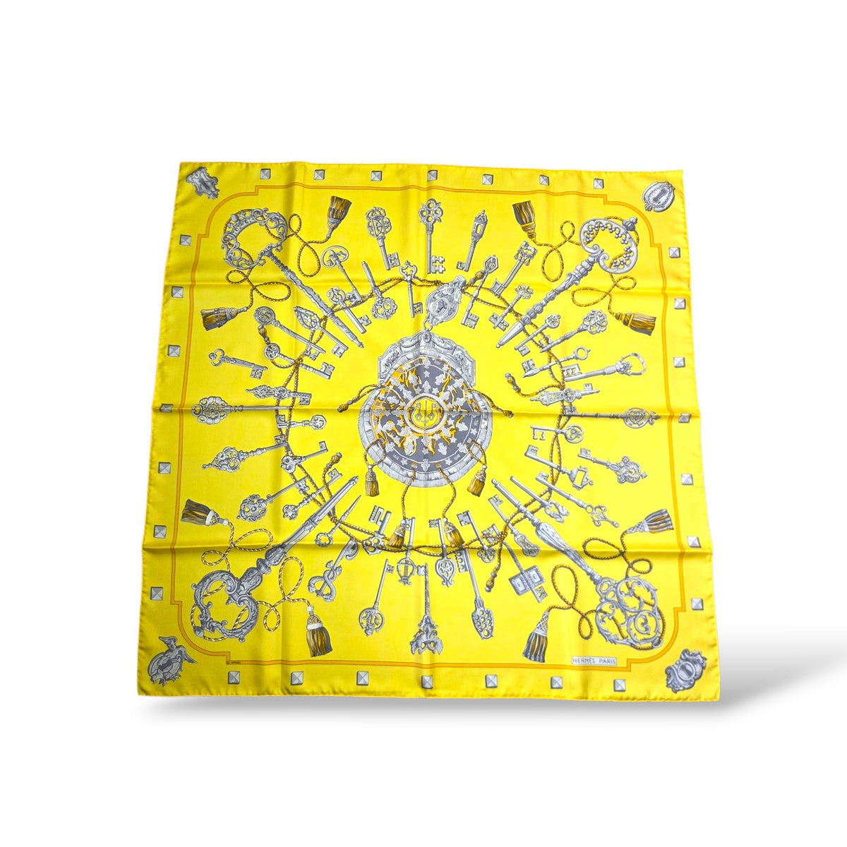 Pre-owned Hermès La Clé des Champs Carré 90 silk scarf by Françoise Faconnet featuring an intricate key and bird motif
