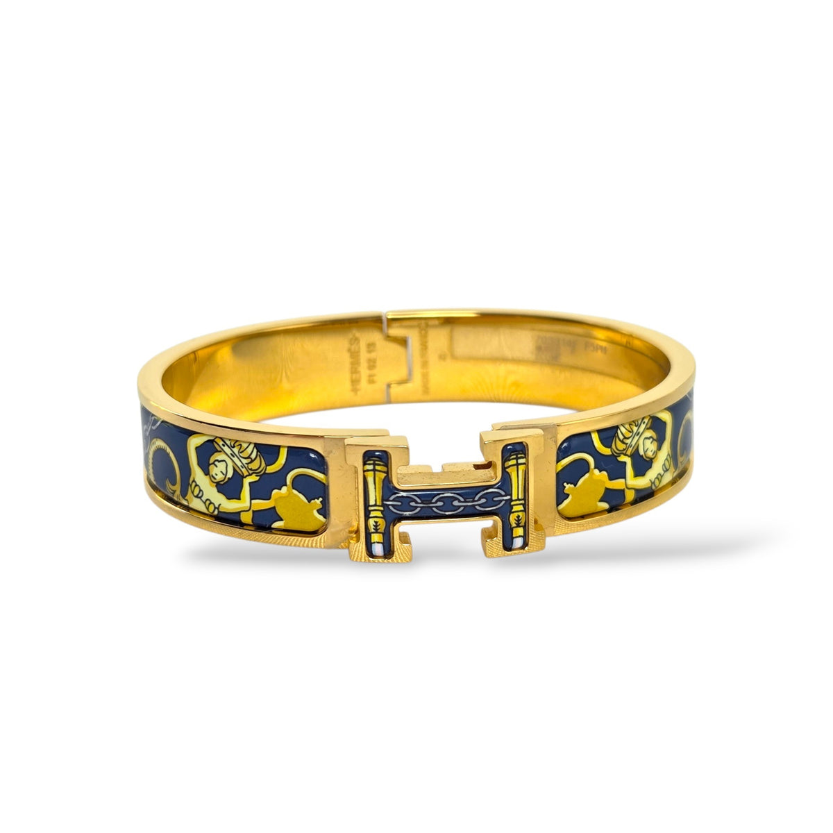 Pre-owned Hermès Clic Clac H printed enamel bracelet with blue and gold pictorial motif and yellow gold-plated H clasp
