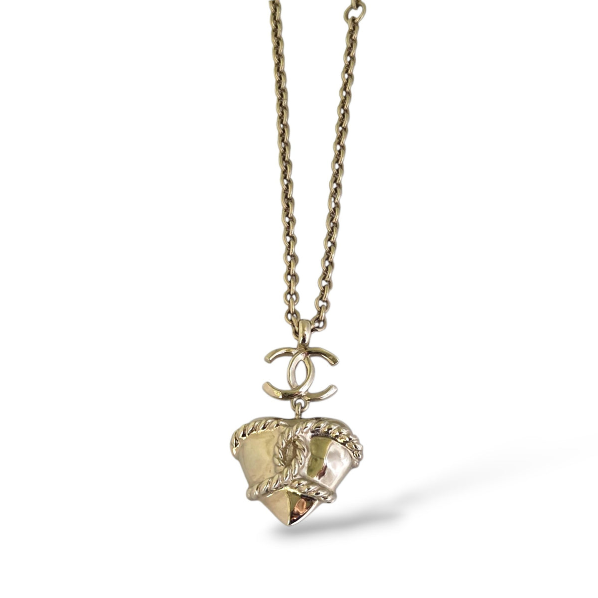 Pre-owned Chanel gold-tone heart pendant necklace with CC logo and chain detail
