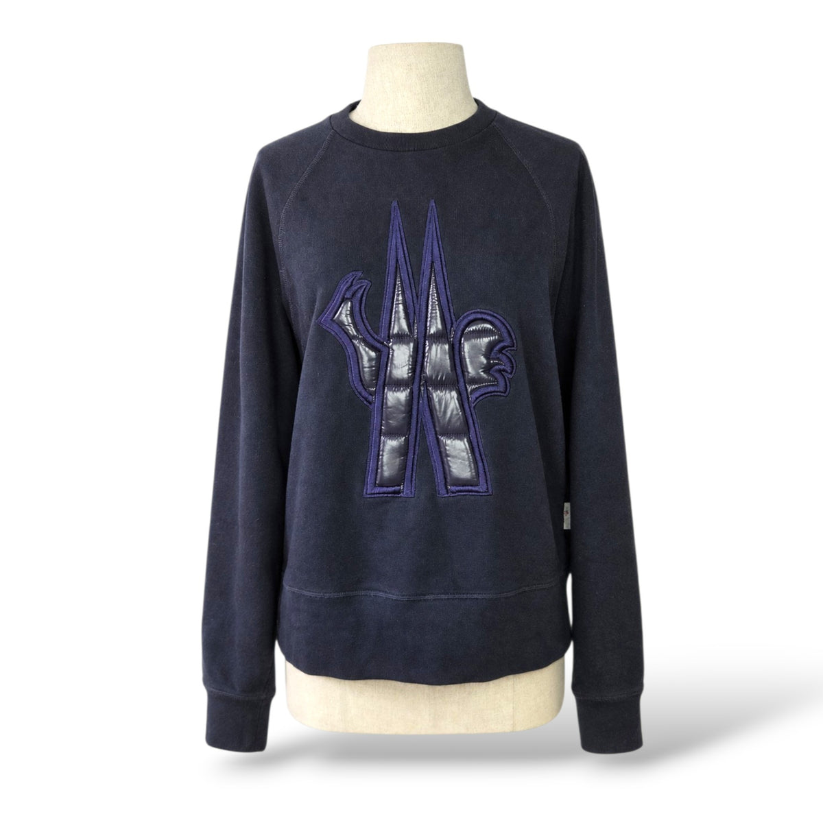 Pre-owned Moncler Grenoble navy blue cotton crewneck sweatshirt with oversized quilted nylon logo appliqué on the chest, size M, made in Italy