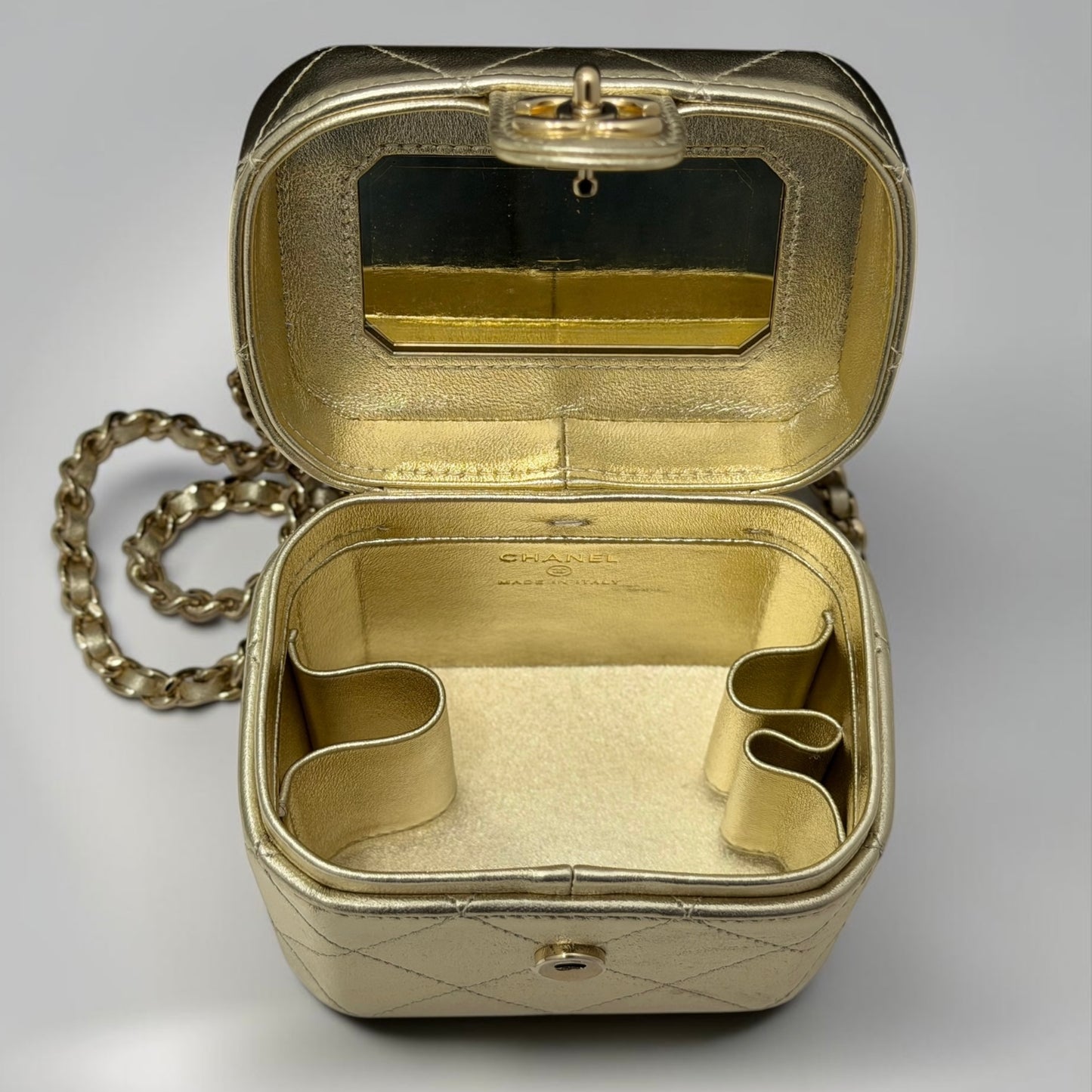 Pre-Owned Chanel Gold Metallic Quilted Leather Mini Vanity Case Bag Chain Strap — Very Good | Style Reissue Vancouver
