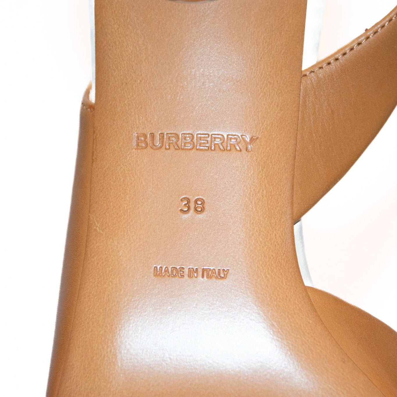 Pre-Owned Burberry Leather Slingback Kitten Heels (38)