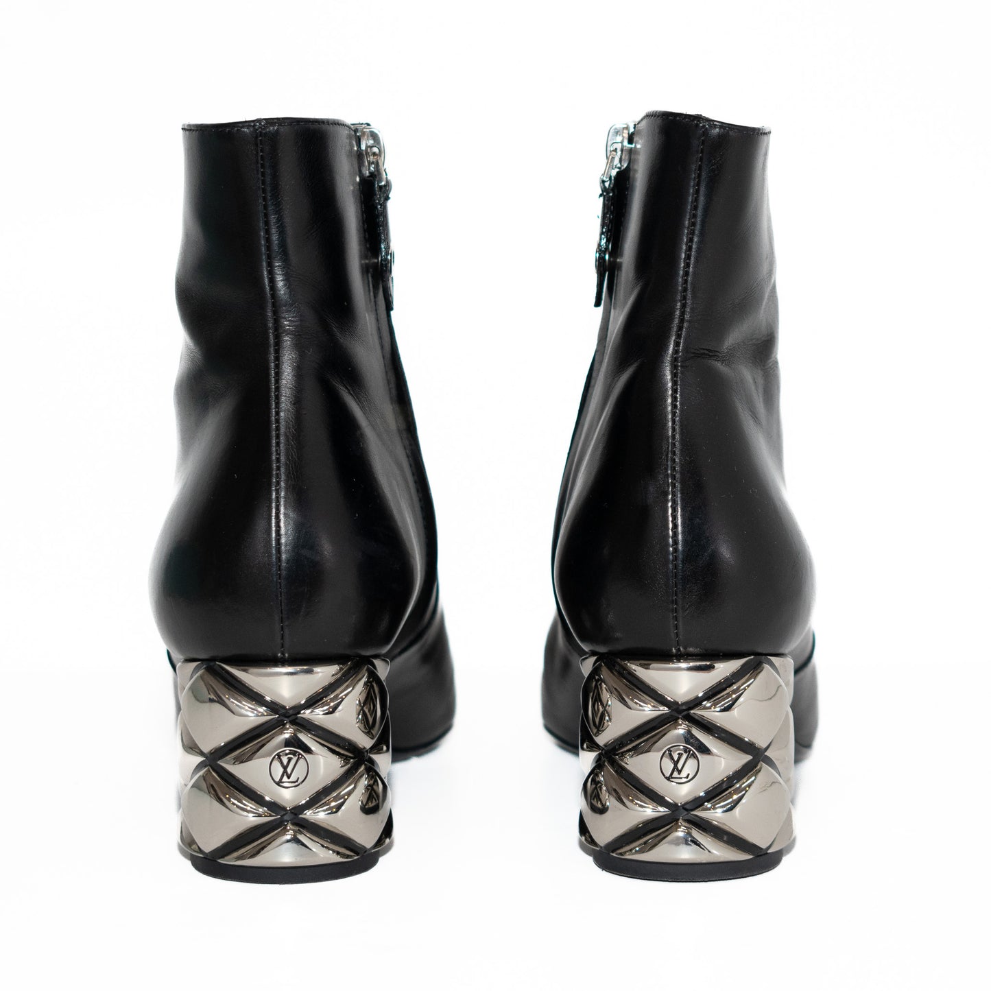 Pre-Owned Louis Vuitton Leather Ankle Boots (37.5)