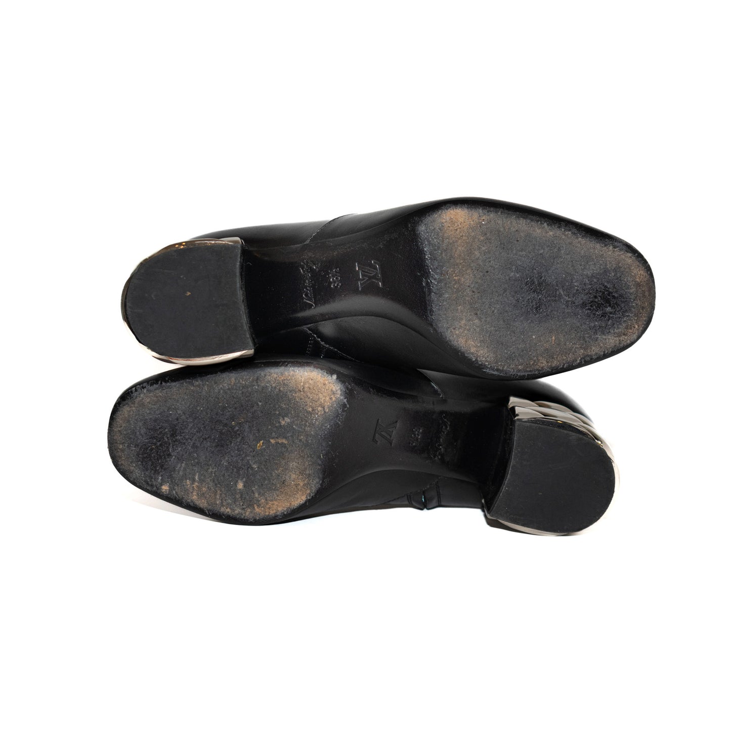 Pre-Owned Louis Vuitton Leather Ankle Boots (37.5)