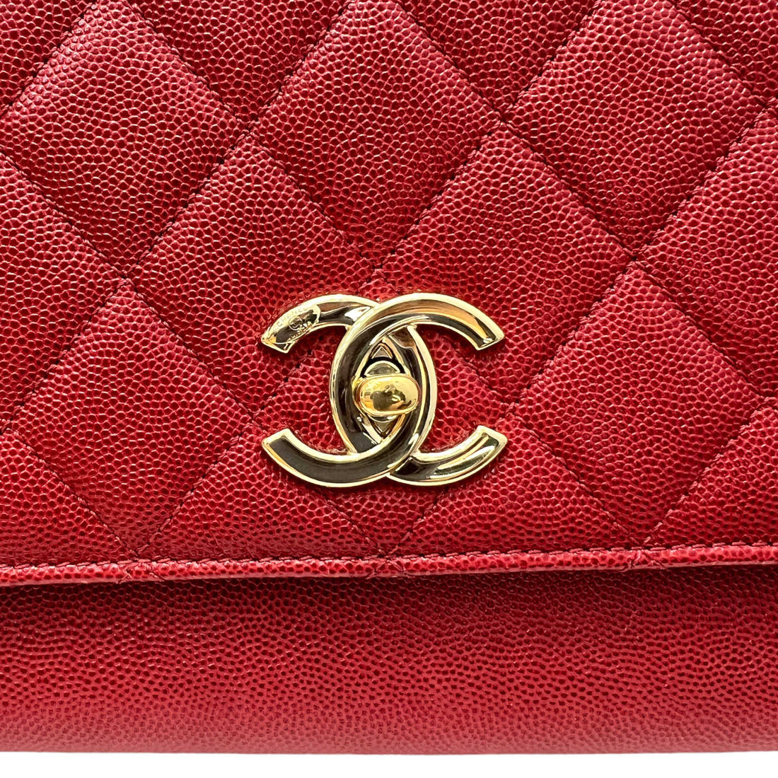 chanel red caviar business affinity bag CC hardware zoom