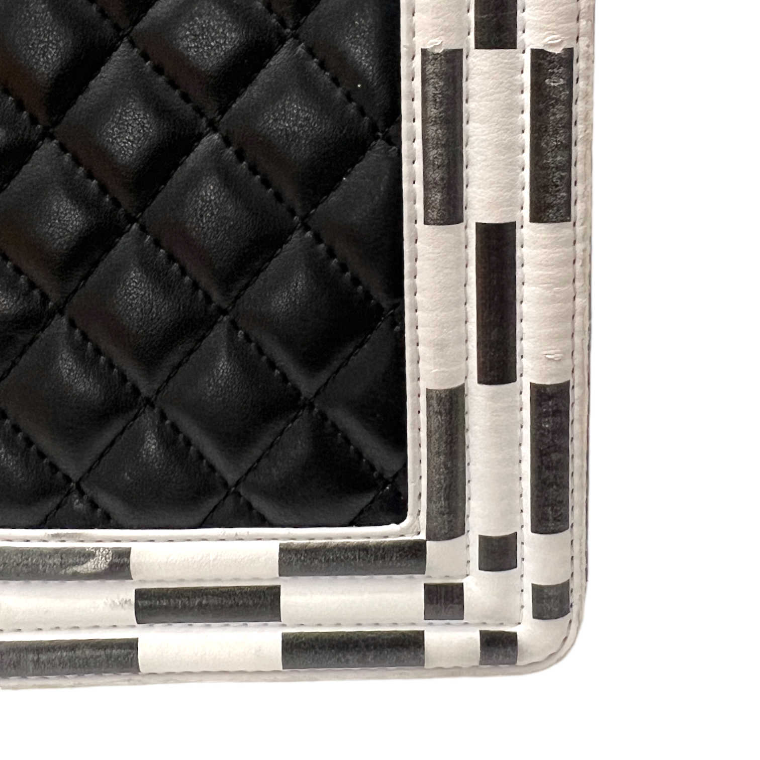 chanel medium checkerboard boy bag corner wear zoom